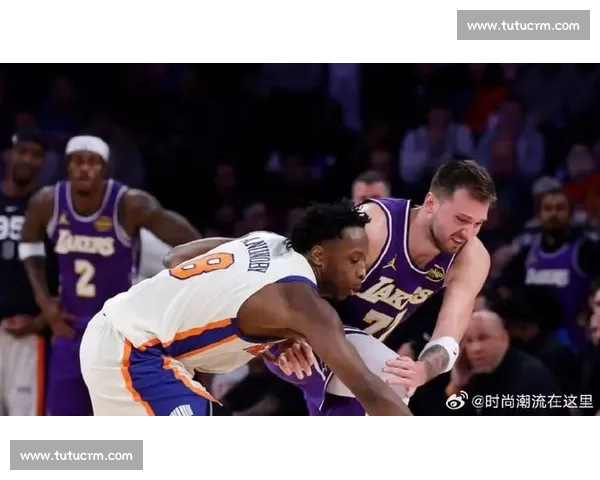 尼克斯与湖人激战正酣 篮球盛宴引爆全场激情争锋